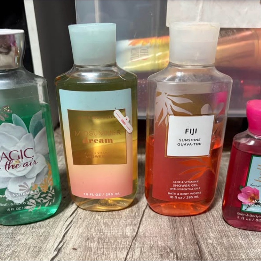 Bath & Body Works various shower gels